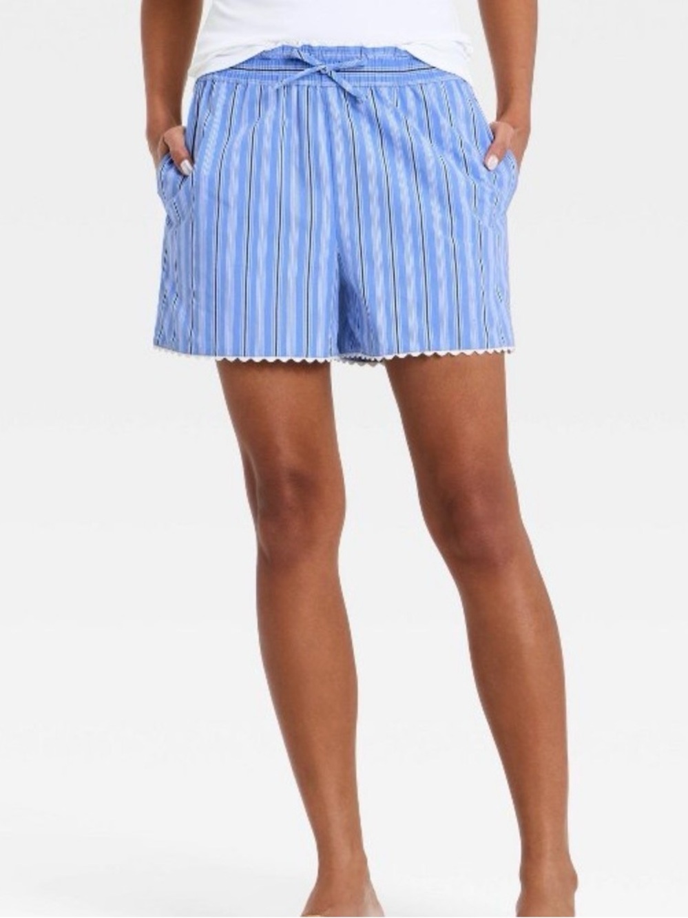 Women’s poplin pull on shorts blue stripe